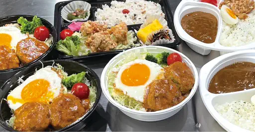 色々な種類のお弁当が並んでいる様子